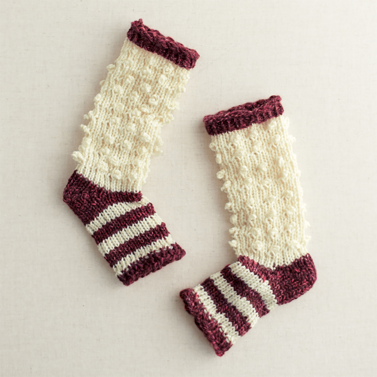 クロバー　◆作品本◆オーバルニットルームで編む　かわいいくつ下とあみぐるみ　Ａ５判　７１－３９７