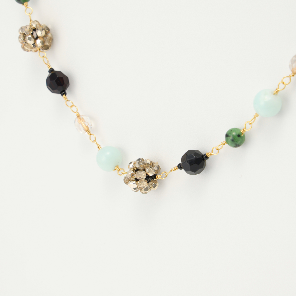 【Like a Charm(ライクアチャーム)】ベネチアンビーズと天然石のネックレス(ブラック×ブルー)