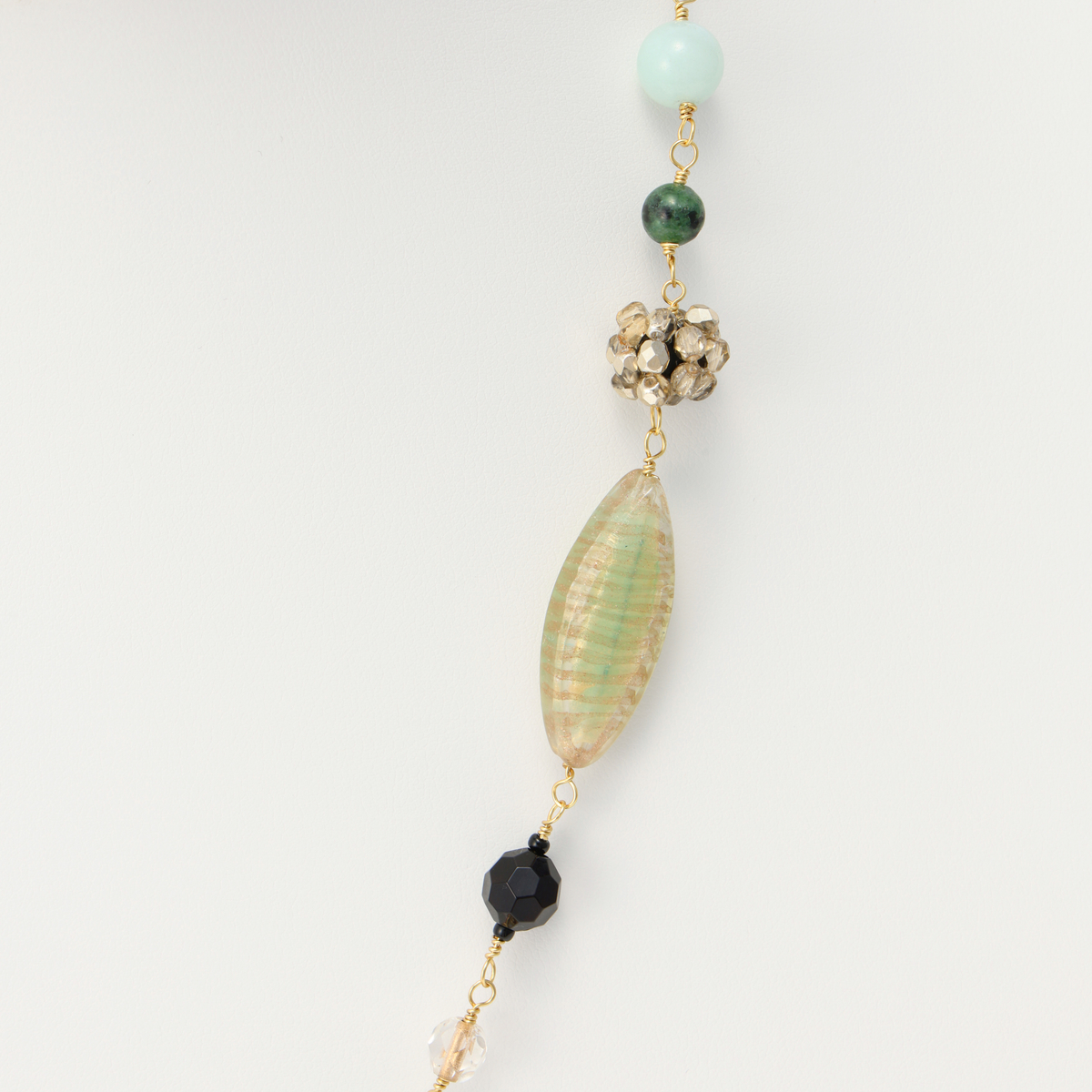 【Like a Charm(ライクアチャーム)】ベネチアンビーズと天然石のネックレス(ブラック×ブルー)