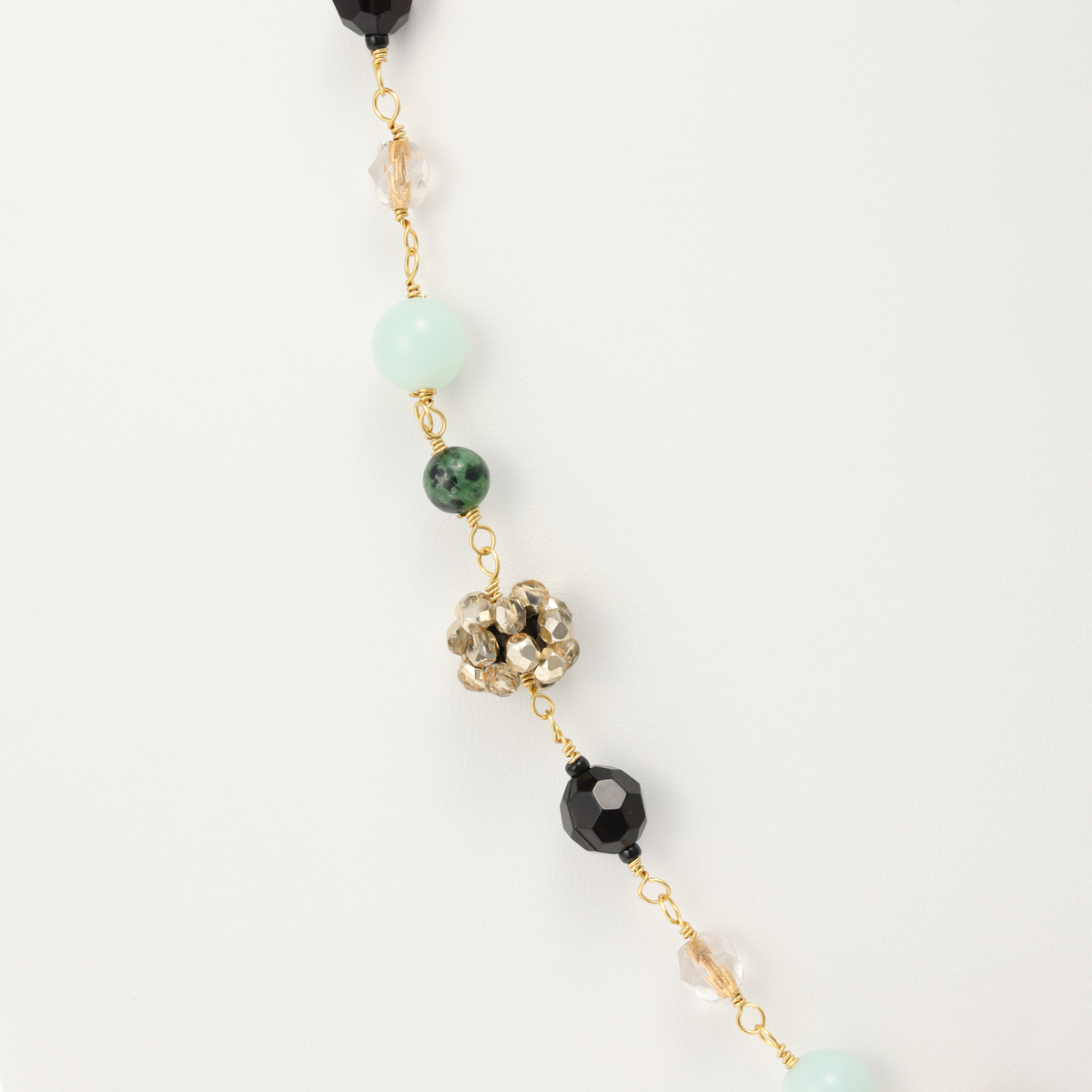 【Like a Charm(ライクアチャーム)】ベネチアンビーズと天然石のネックレス(ブラック×ブルー)