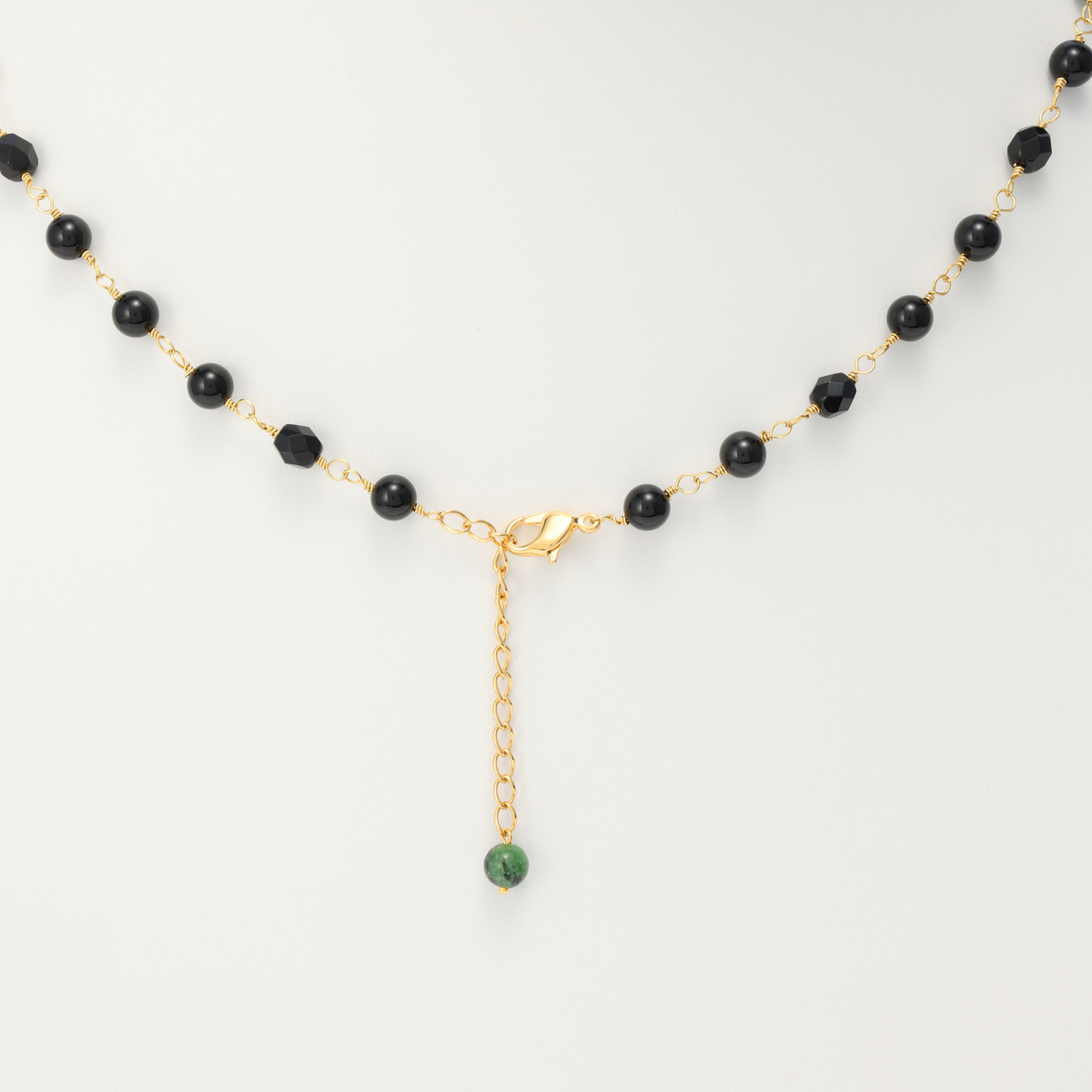 【Like a Charm(ライクアチャーム)】ベネチアンビーズと天然石のネックレス(ブラック×ブルー)