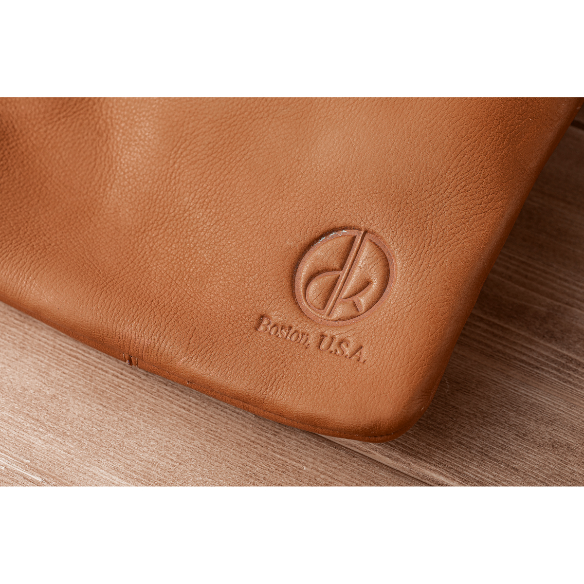 David King  薄マチミニショルダーバック　ブラウン