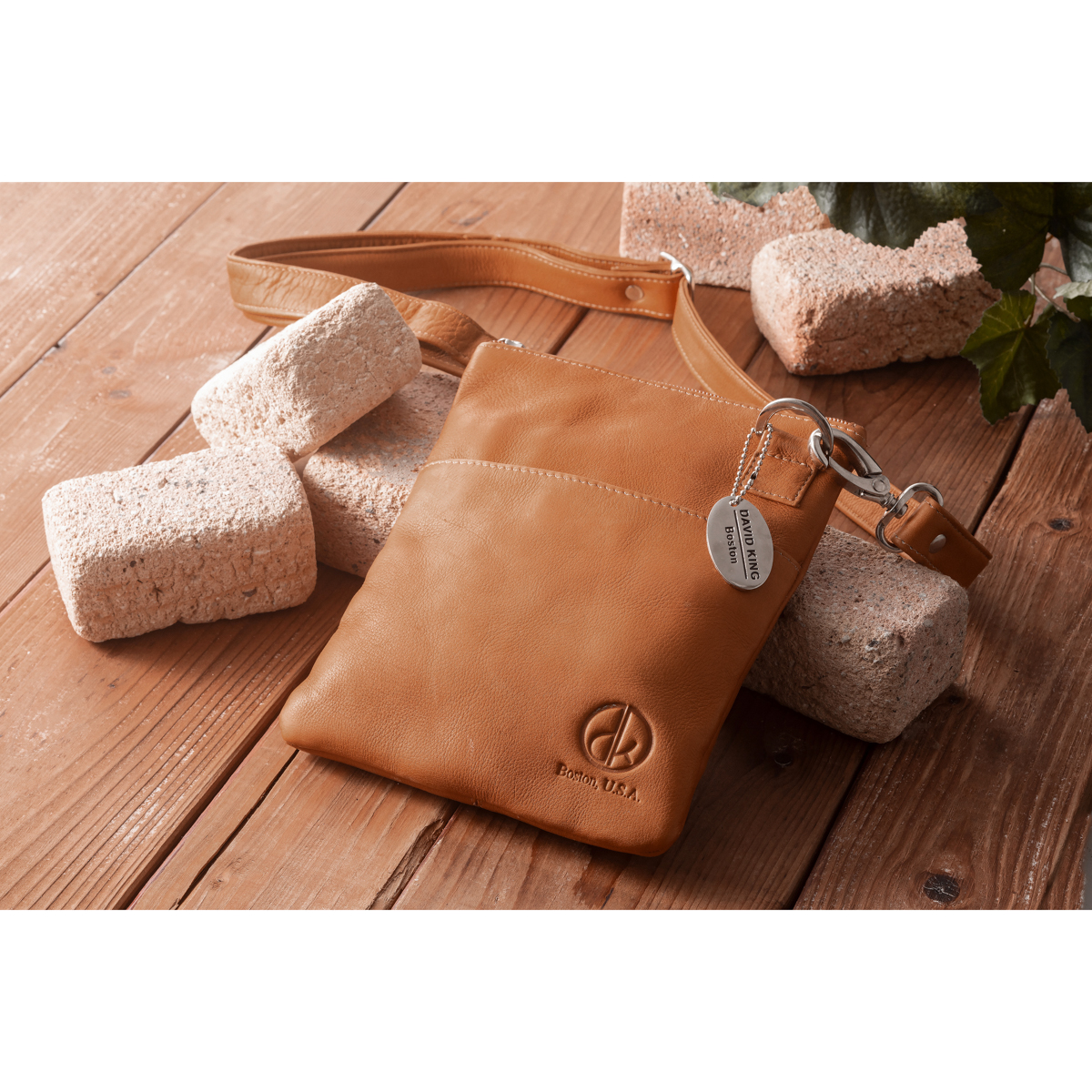 David King  薄マチミニショルダーバック　ブラウン