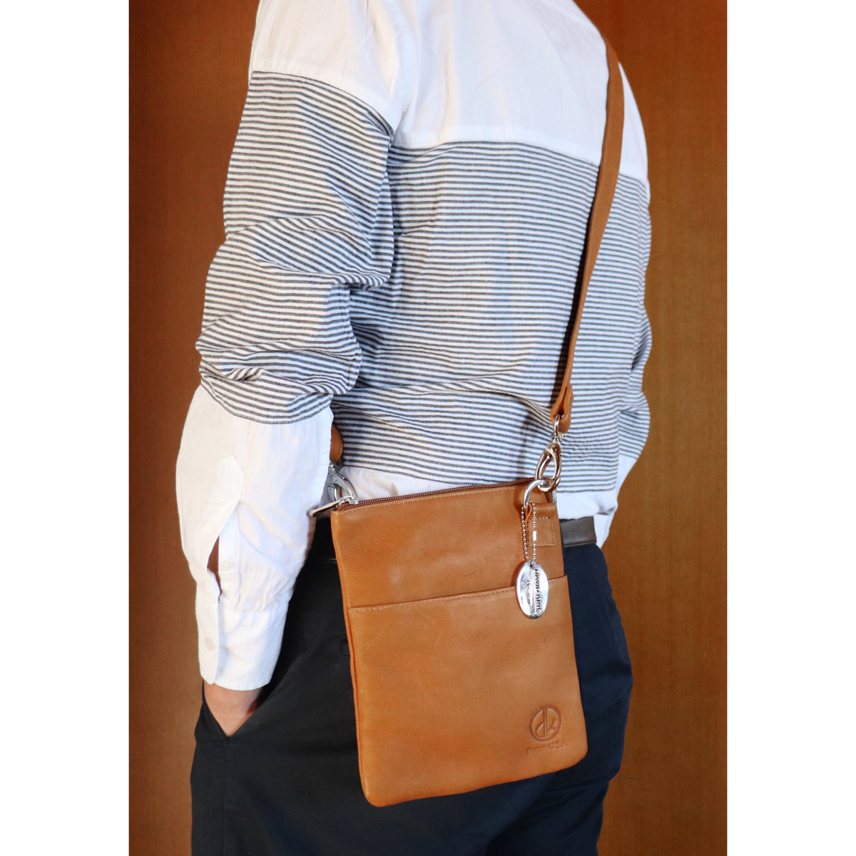 David King  薄マチミニショルダーバック　ブラウン