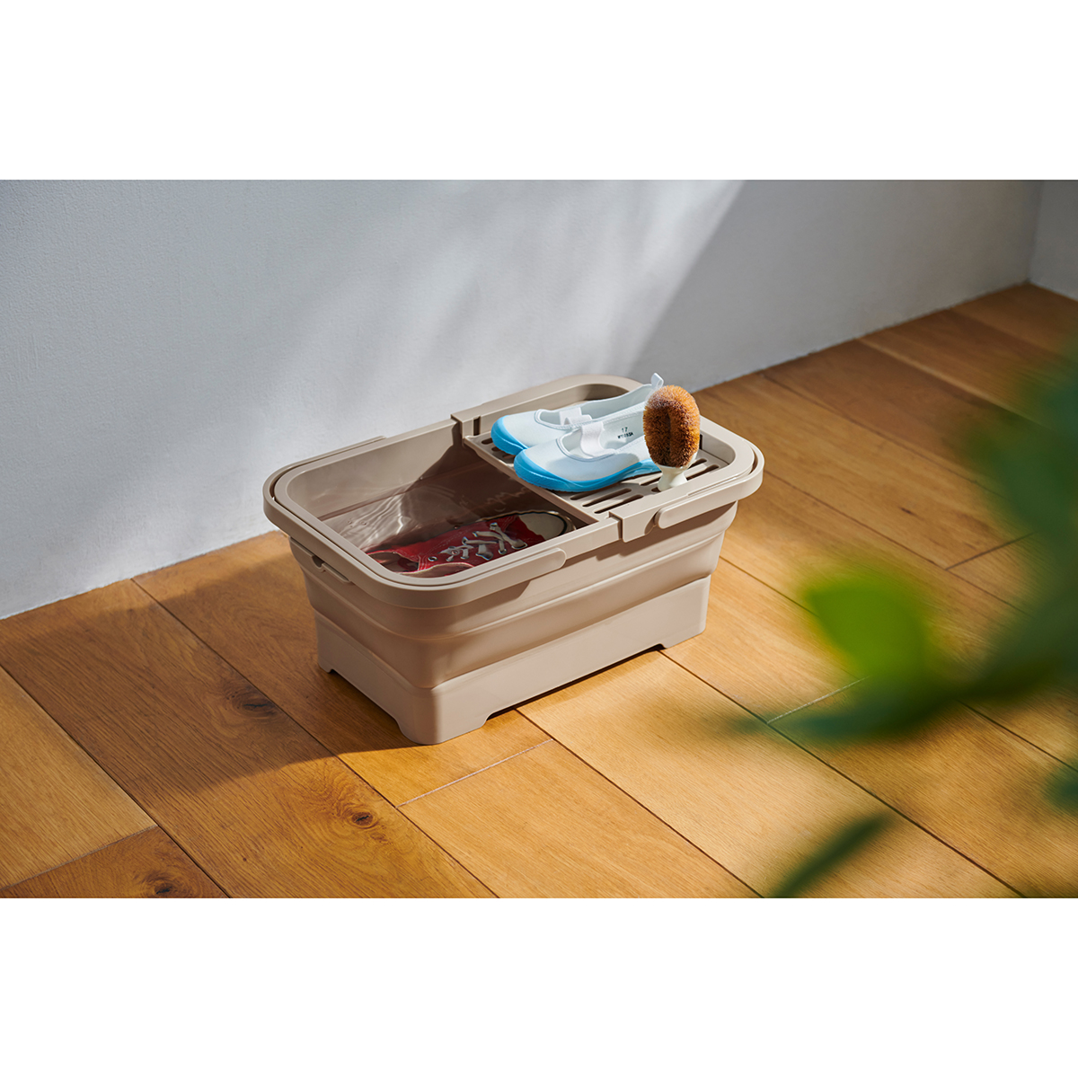 伊勢藤　おりたためるバスケット１５Ｌ　ちょい置きトレー付き　　ベージュ