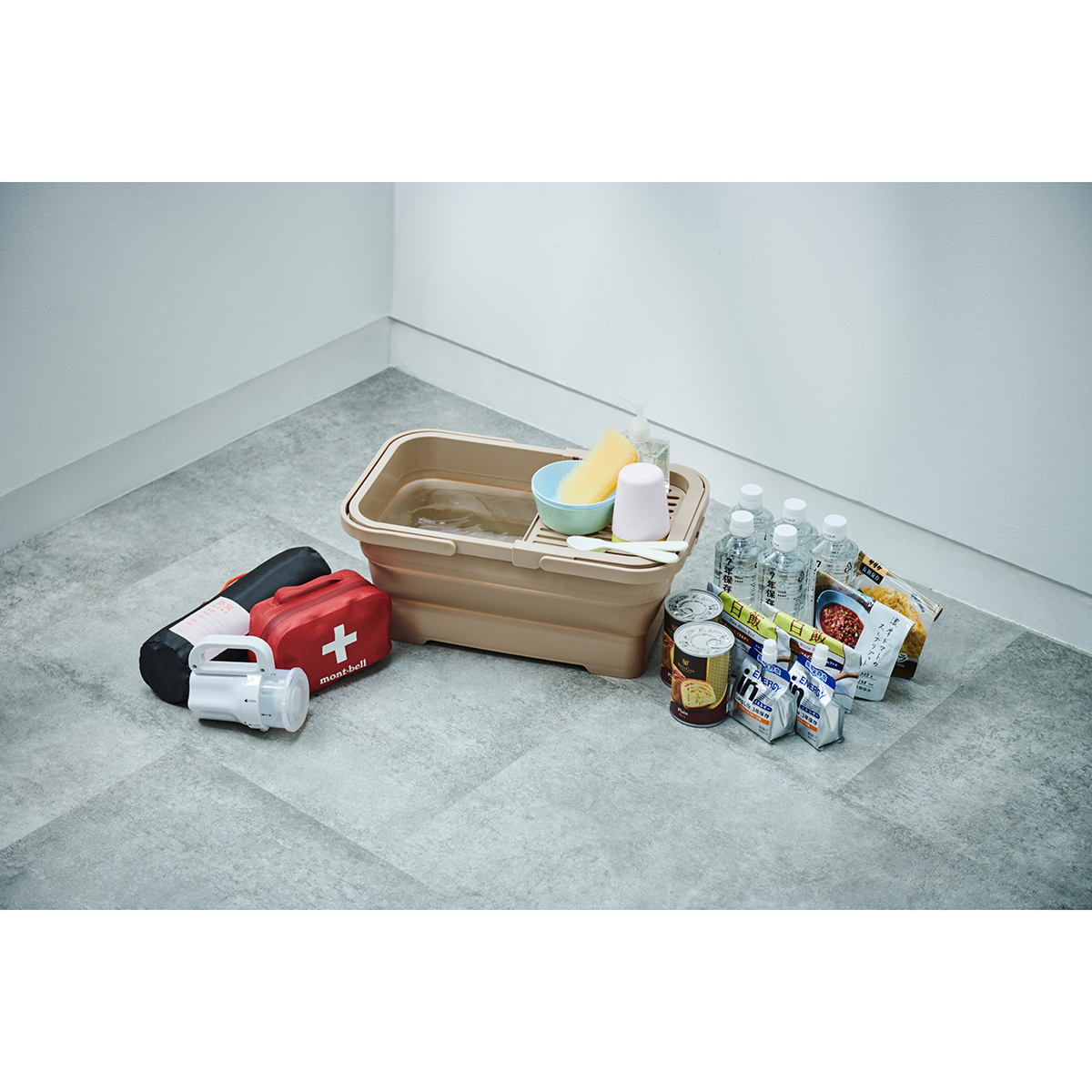 伊勢藤　おりたためるバスケット１５Ｌ　ちょい置きトレー付き　　ベージュ