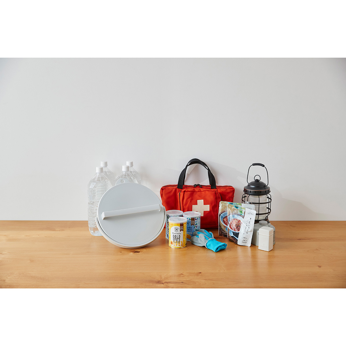 伊勢藤　おりたためるバケツ８Ｌ　フタ付き　　グレー