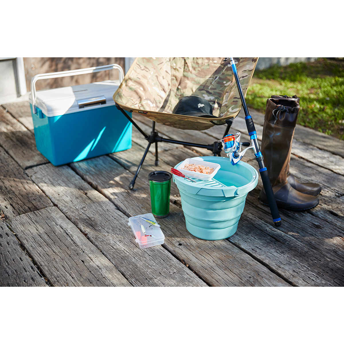 伊勢藤　おりたためるバケツ８Ｌ　ちょい置きトレー付き　　ミントグリーン