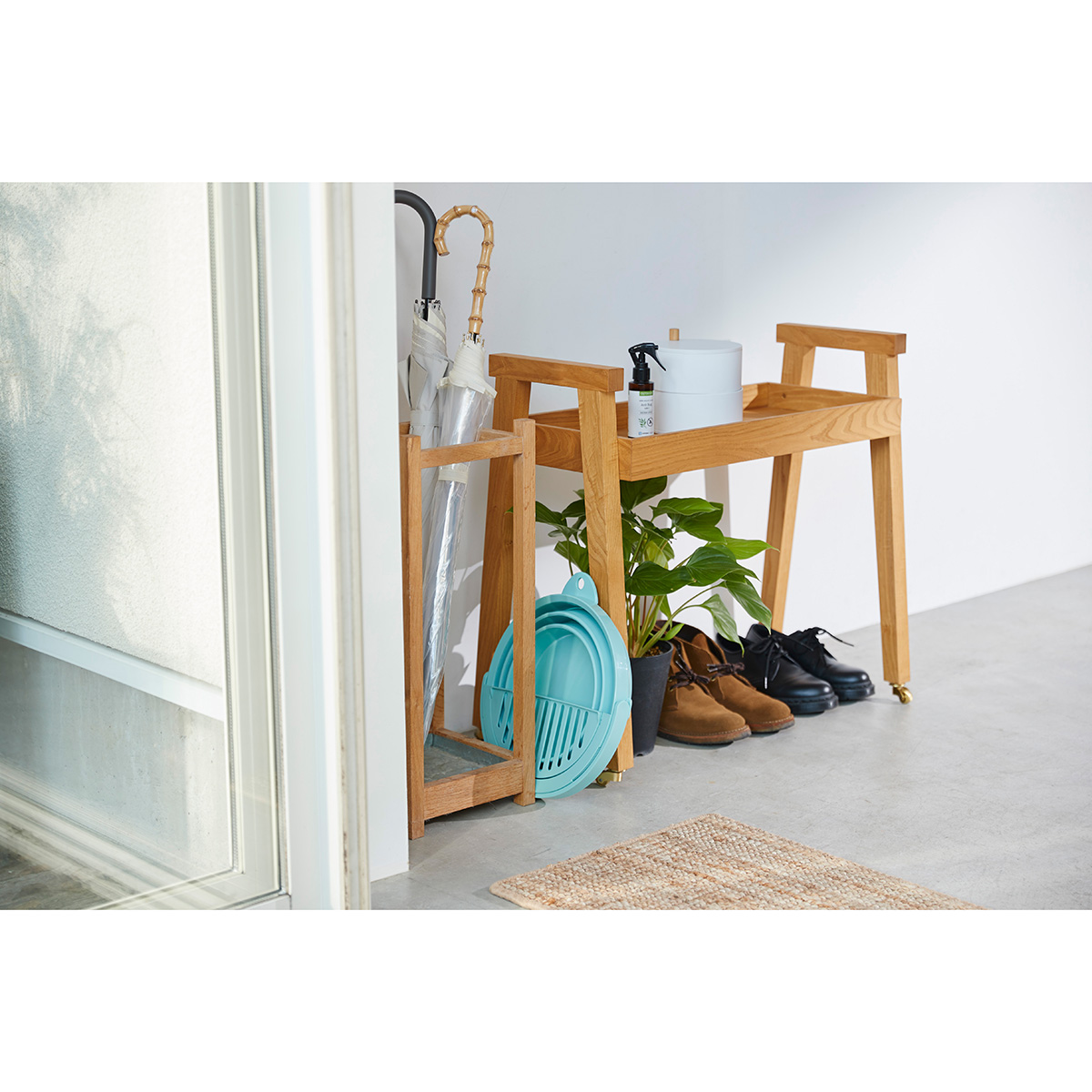 伊勢藤　おりたためるバケツ８Ｌ　ちょい置きトレー付き　　ミントグリーン