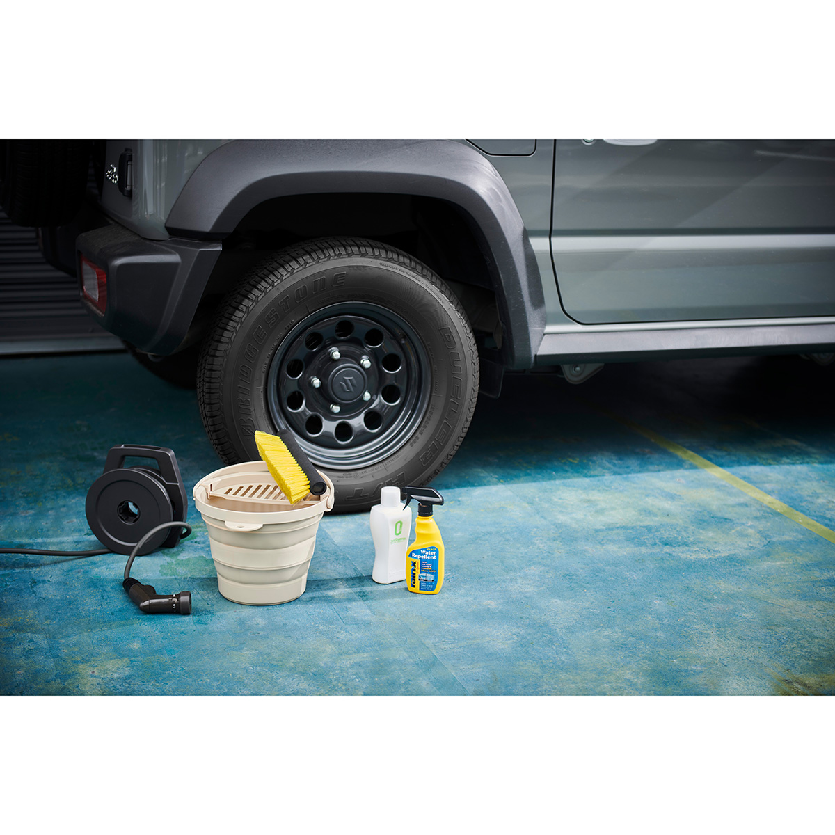 伊勢藤　おりたためるバケツ８Ｌ　ちょい置きトレー付き　　ベージュ