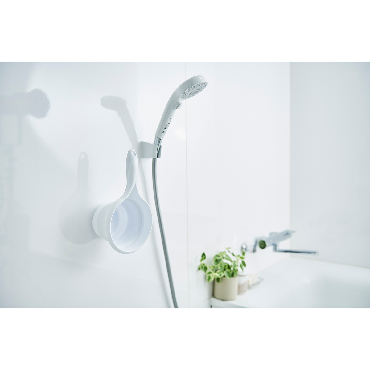 伊勢藤　おりたためる手おけ（マグネット付き）　　ホワイト