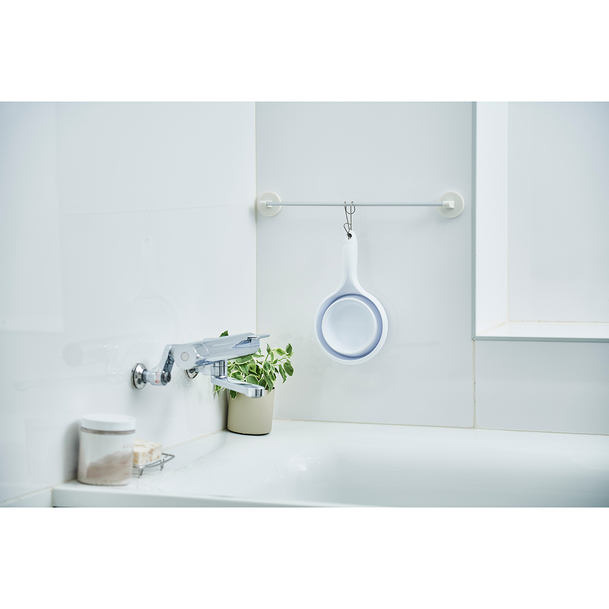 伊勢藤　おりたためる手おけ（マグネット付き）　　ホワイト