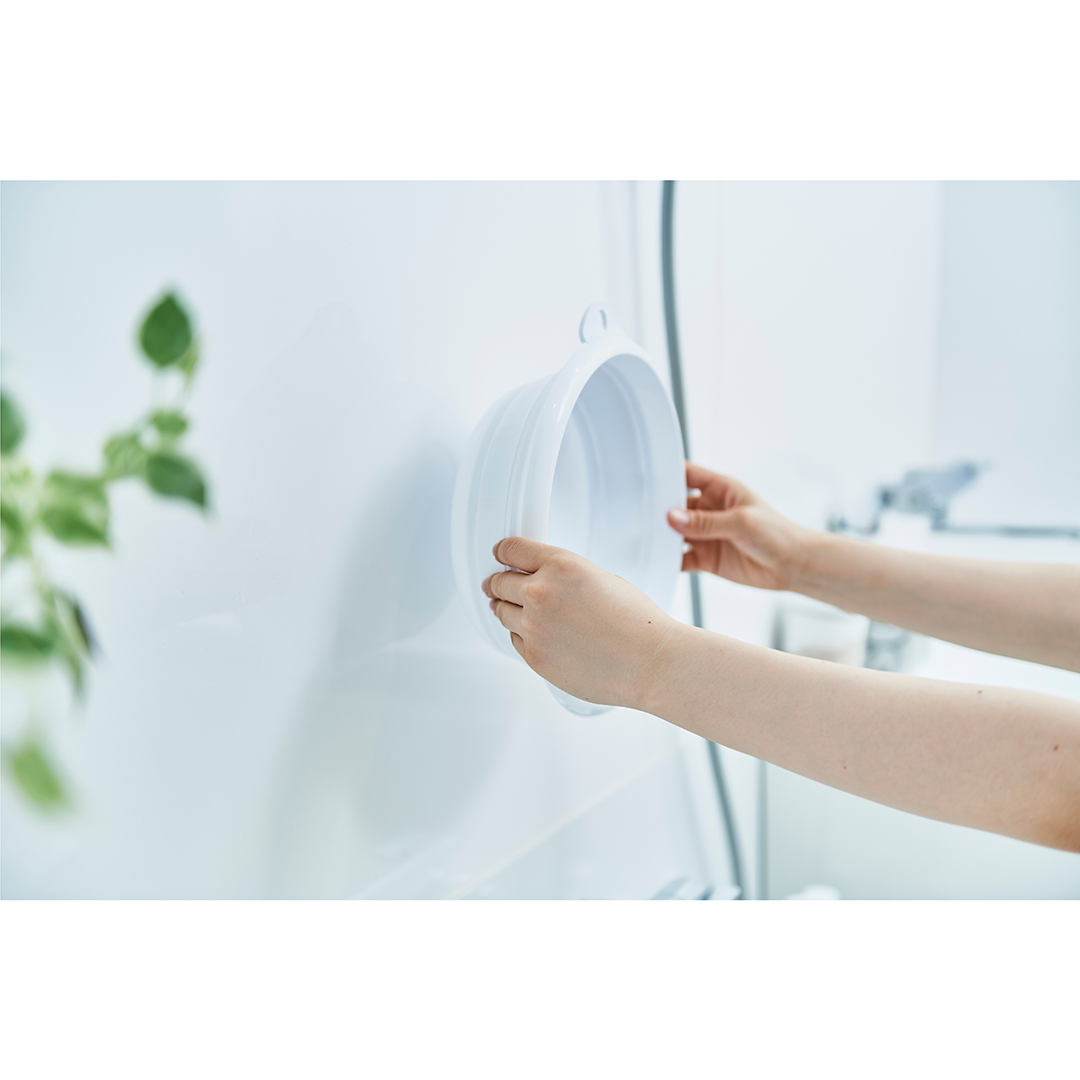 伊勢藤　おりたためる湯おけ（マグネット付き）　　ホワイト