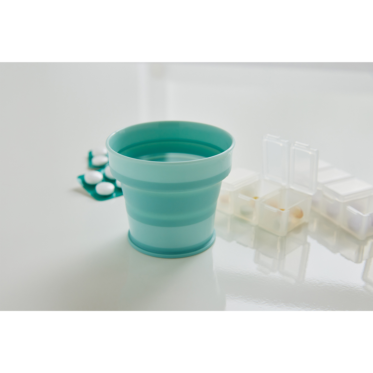 伊勢藤　おりたたみうがいコップ　ミントグリーン
