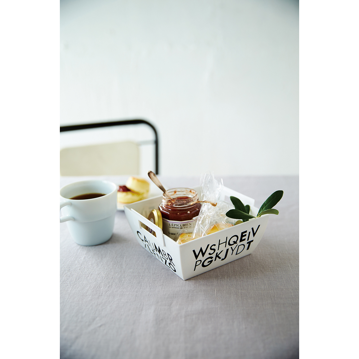 伊勢藤　クラスケット　ｗｉｔｈ　ｌｅｔｔｅｒｓ　　Ｍ　ブラック