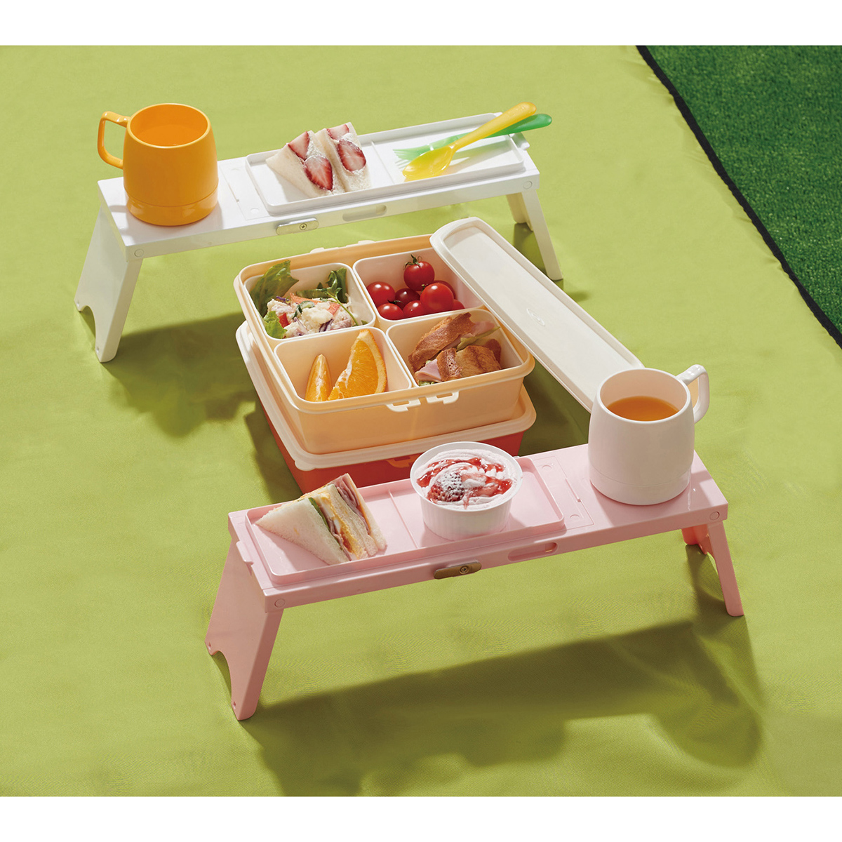 伊勢藤　アウトドアテーブル　ＰＩＣＮＯ　（１台）　ホワイト