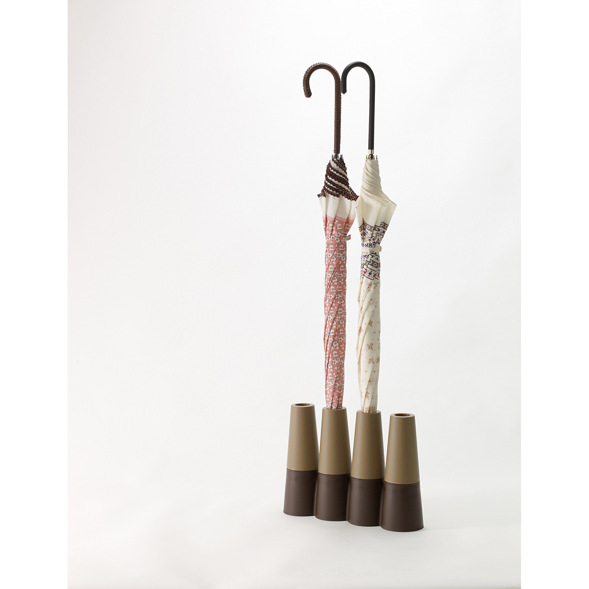 伊勢藤　アンブレラスタンド　トーレ　ブラウン