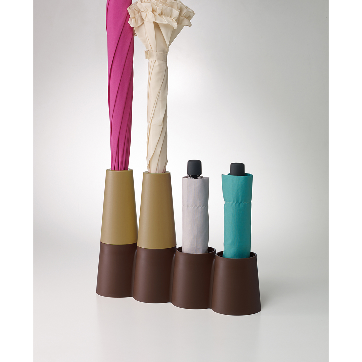 伊勢藤　アンブレラスタンド　トーレ　ブラウン