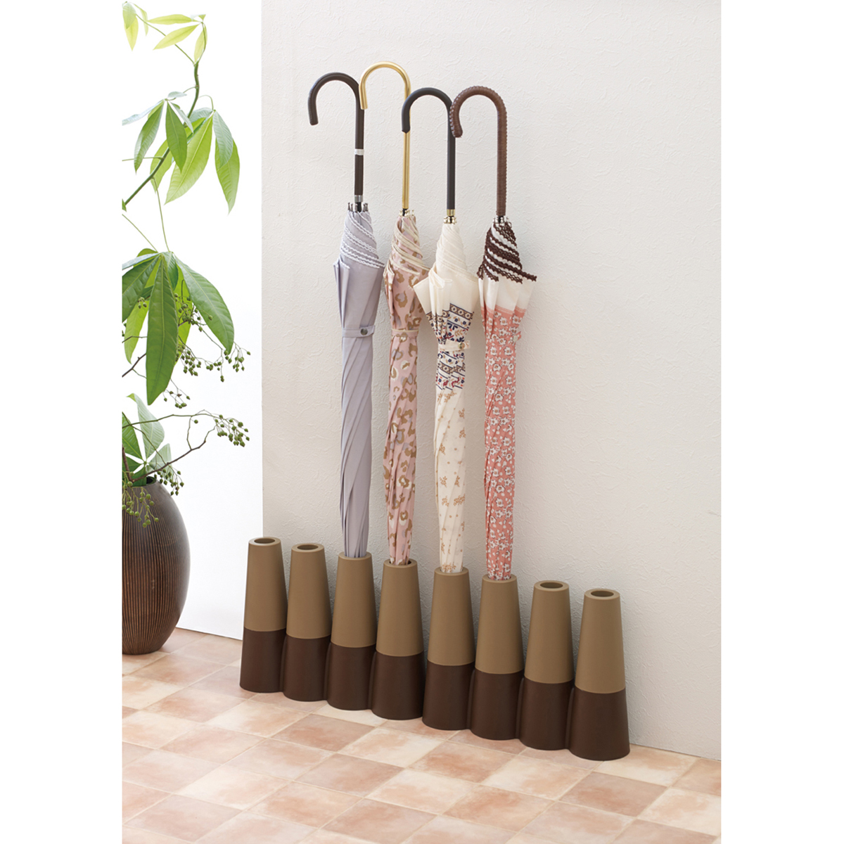 伊勢藤　アンブレラスタンド　トーレ　ブラウン