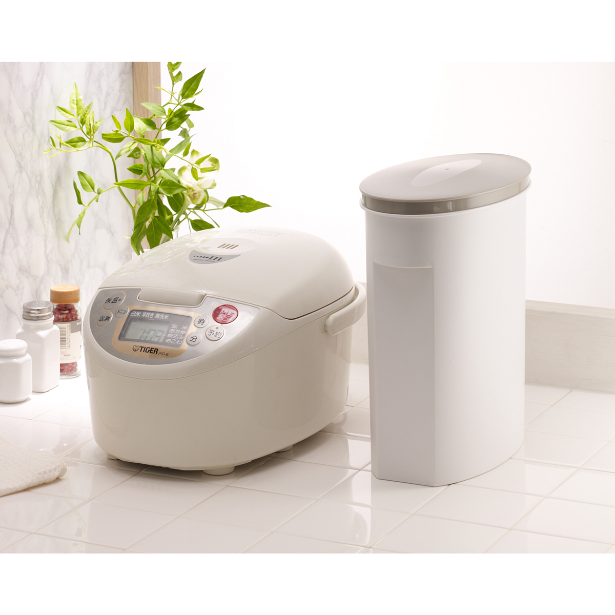 伊勢藤　お米袋そのまま保存ケース　５ｋｇ　ホワイト