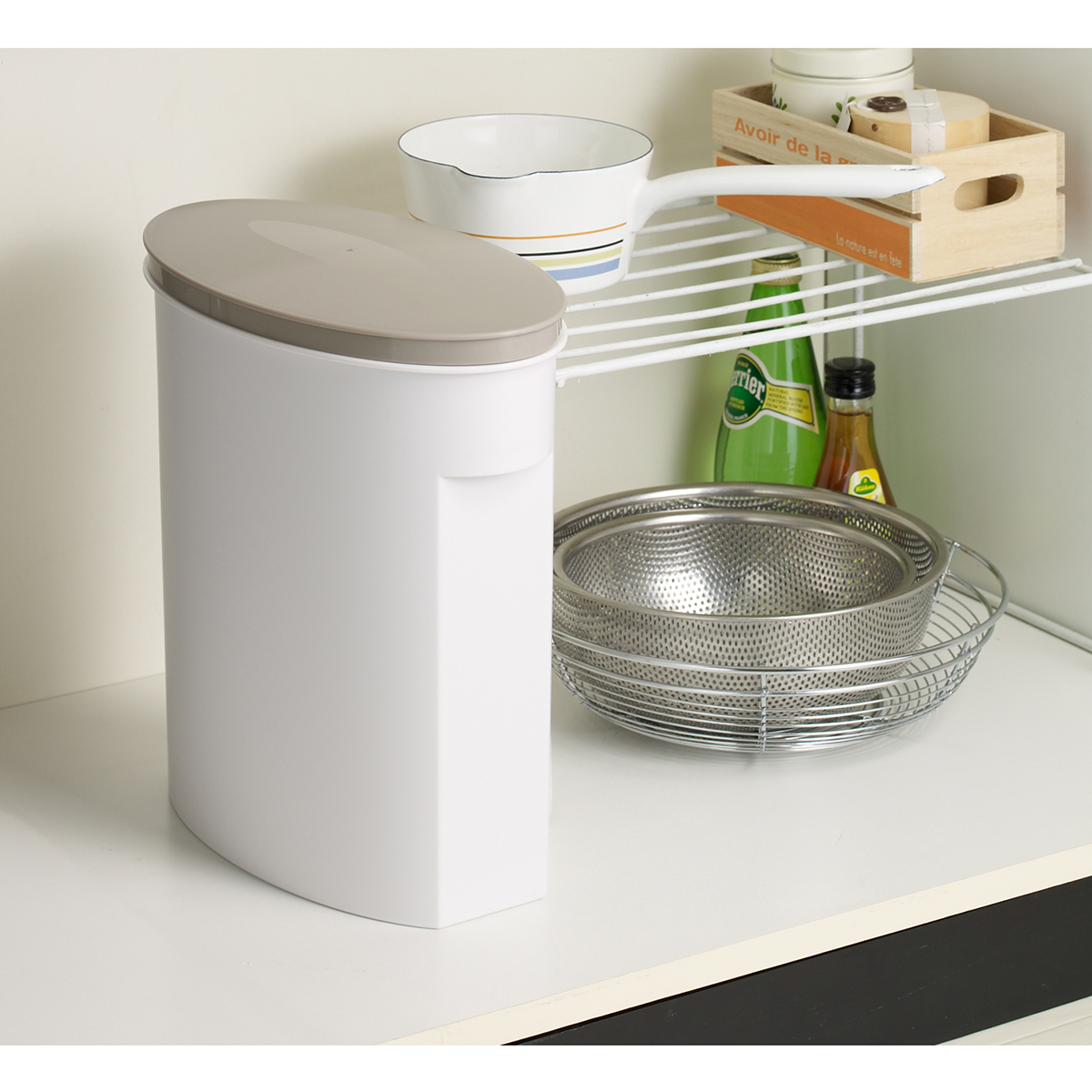 伊勢藤　お米袋そのまま保存ケース　５ｋｇ　ホワイト