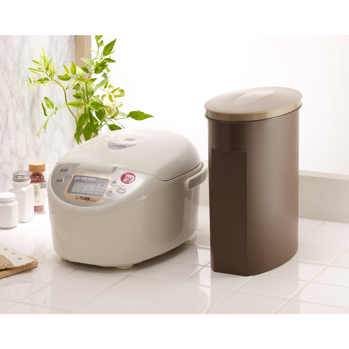 伊勢藤　お米袋そのまま保存ケース　５ｋｇ　ブラウン