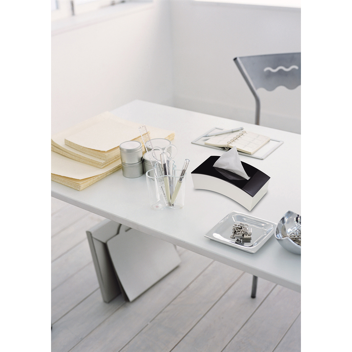 伊勢藤　ティッシュケースＢＯＷ　ブラック