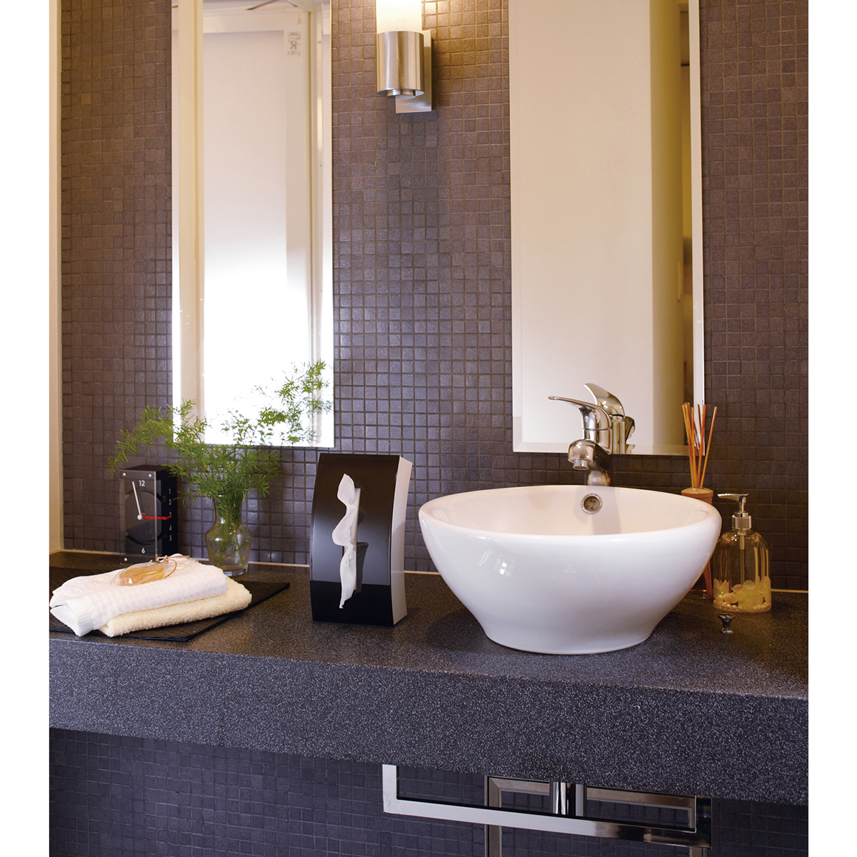 伊勢藤　ティッシュケースＢＯＷ　ブラック