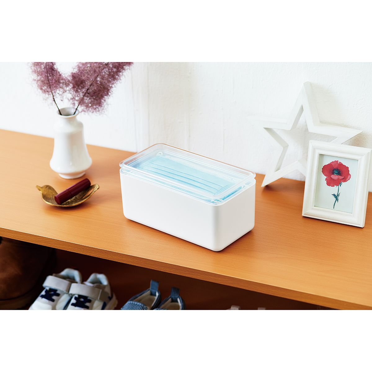 伊勢藤　マスク保管ケース　ホワイト