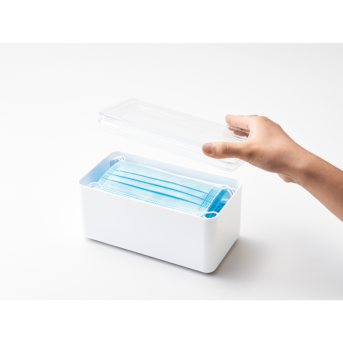 伊勢藤　マスク保管ケース　ホワイト