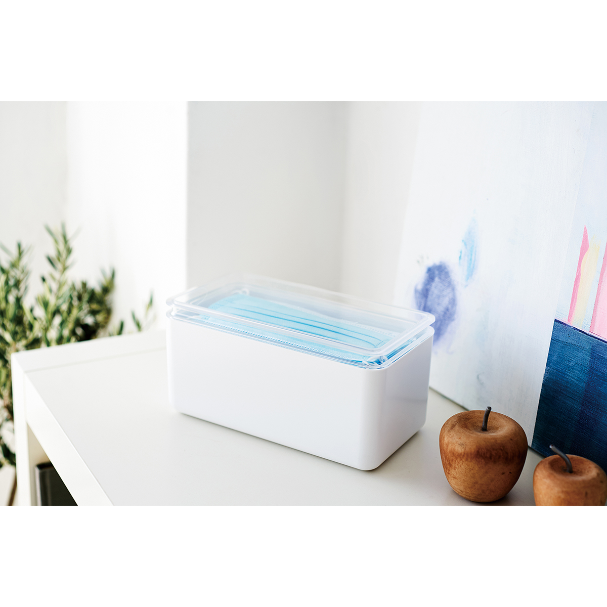 伊勢藤　マスク保管ケース　ホワイト