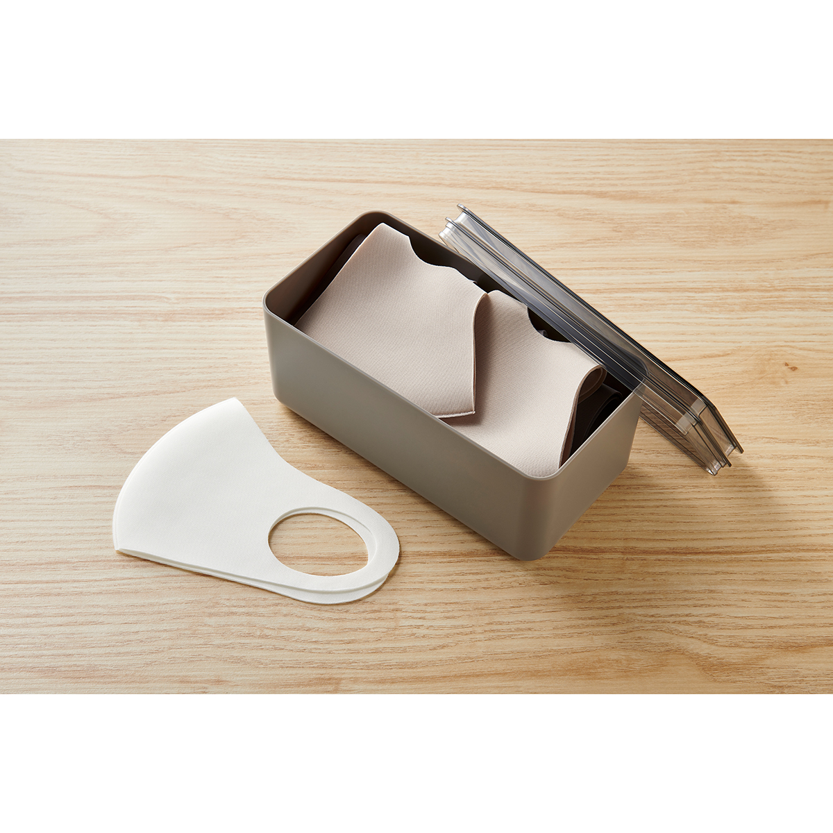 伊勢藤　マスク保管ケース　グレー