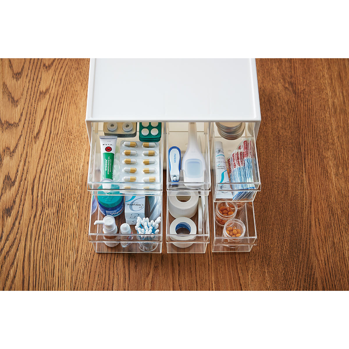 伊勢藤　おくすりケース　ホワイト