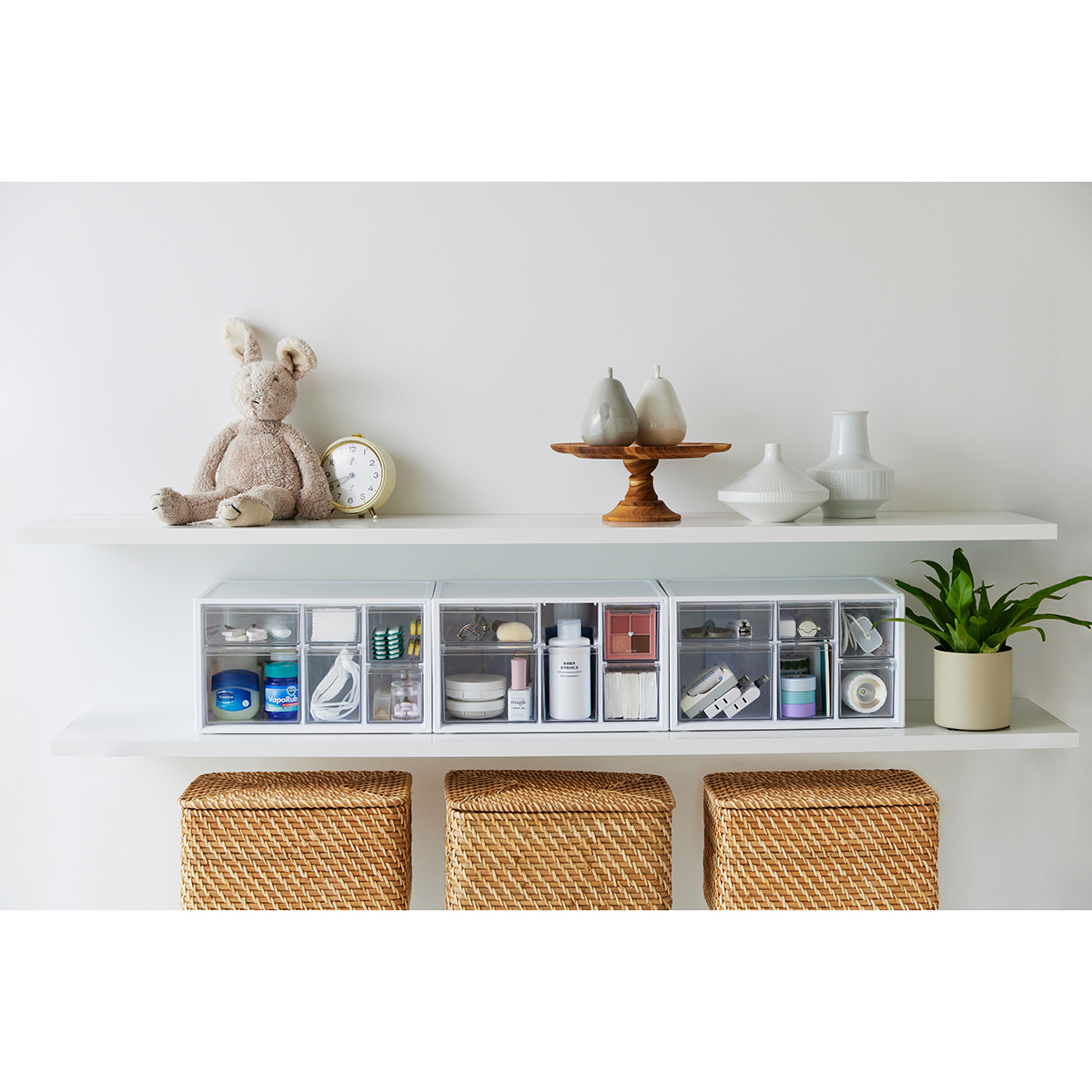 伊勢藤　おくすりケース　ホワイト