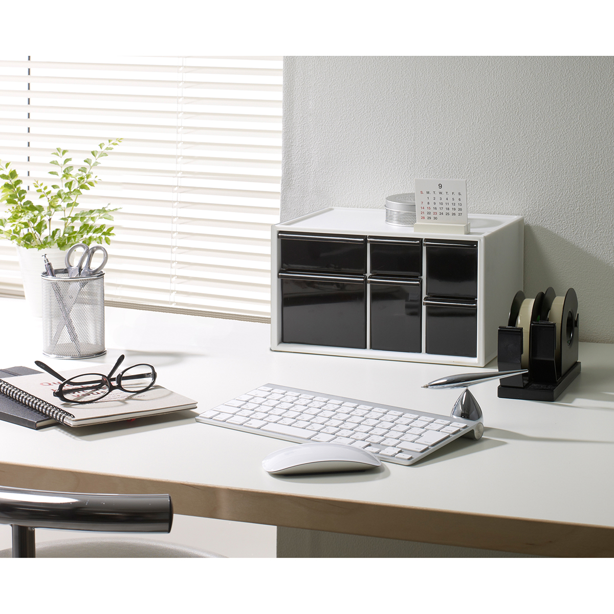 伊勢藤　アイケースＬ　ホワイト