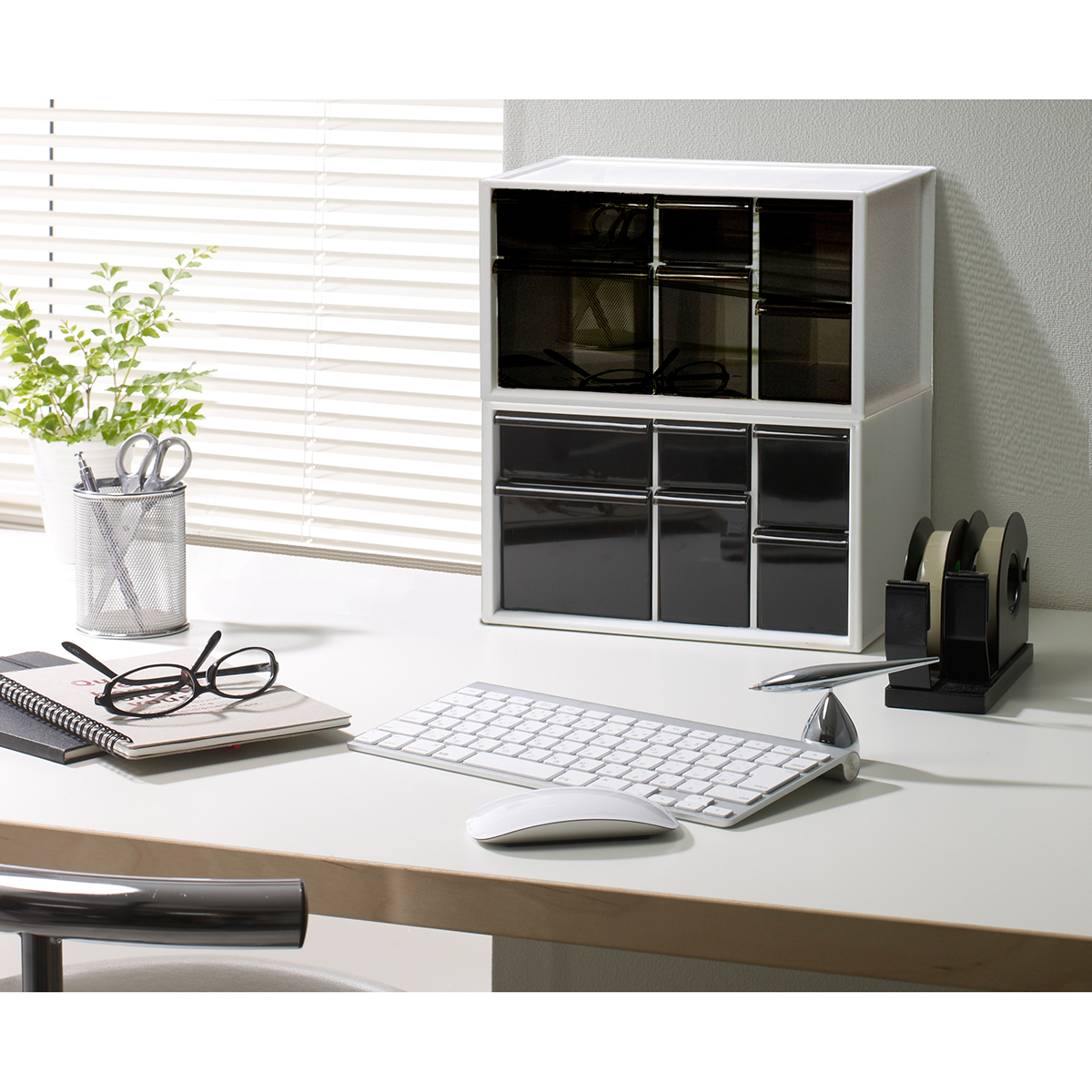 伊勢藤　アイケースＬ　ホワイト