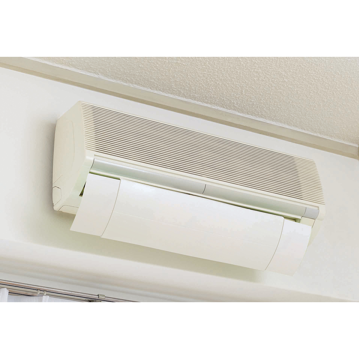 伊勢藤　エアコン風よけカバー　ホワイト