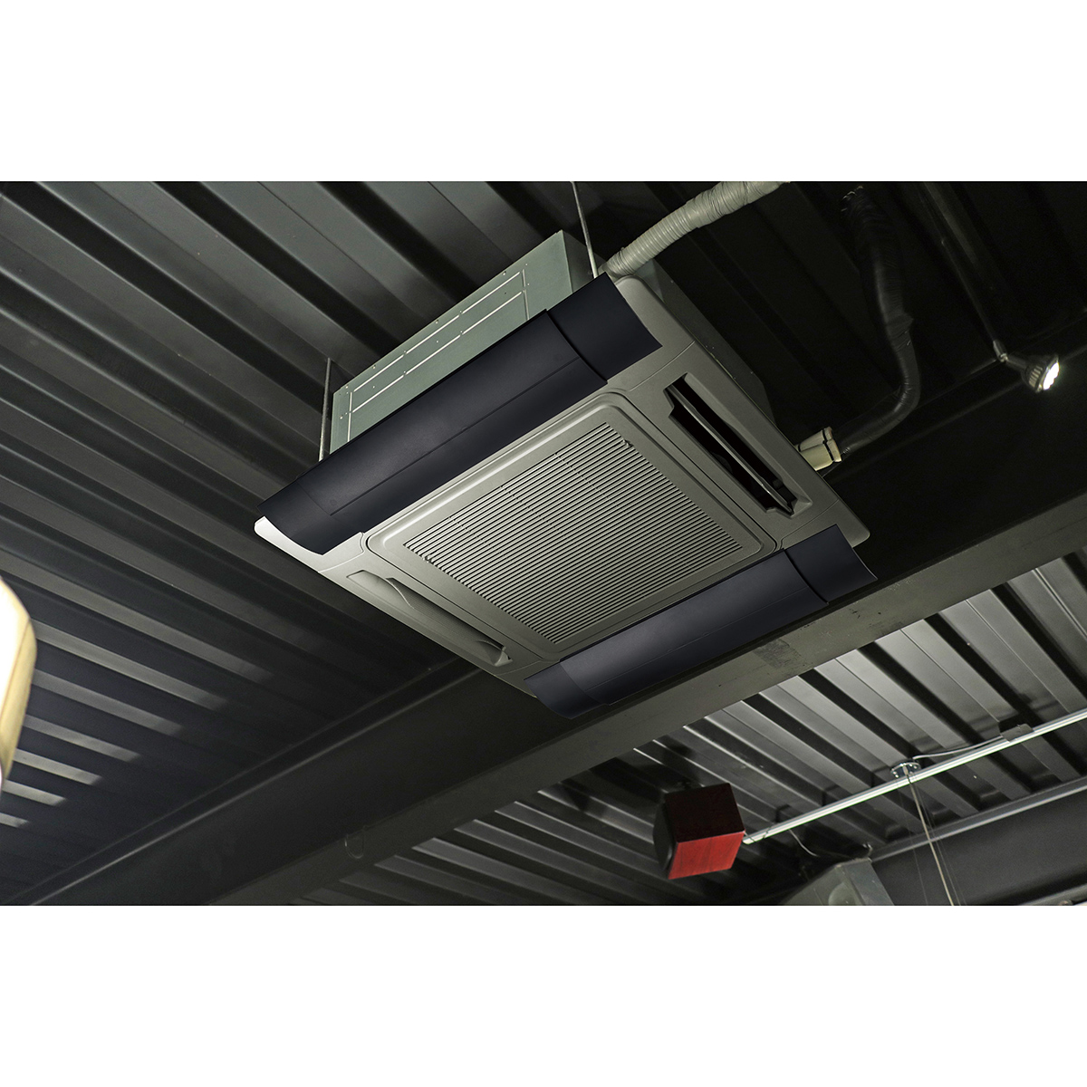 伊勢藤　エアコン風よけカバー　ブラック