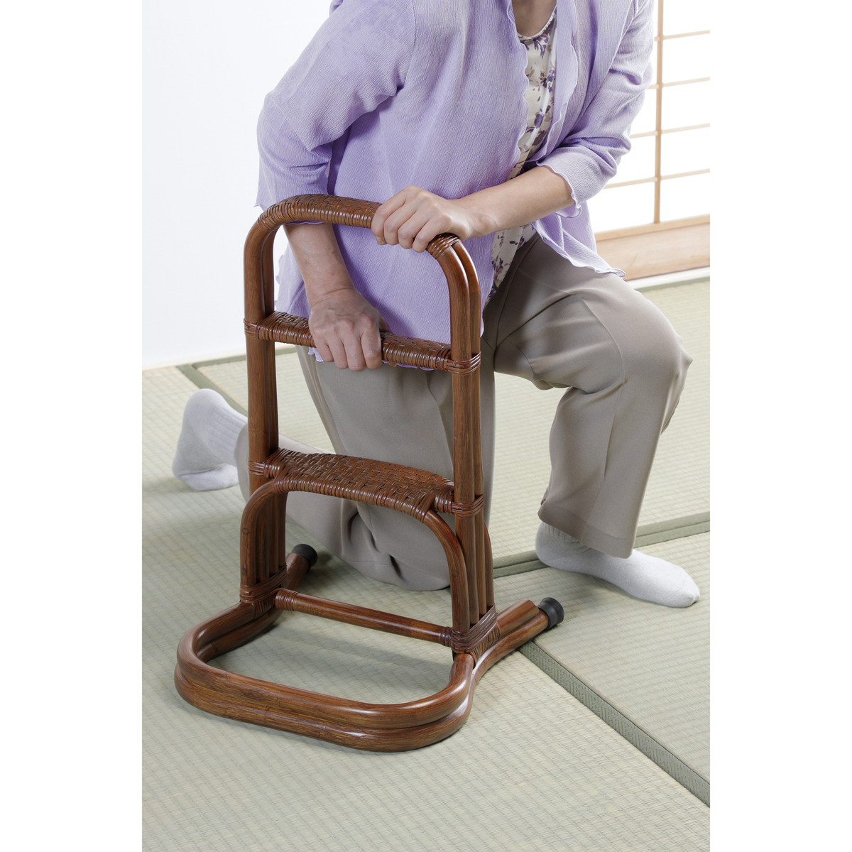 ラタン製立ち上がり補助手すり