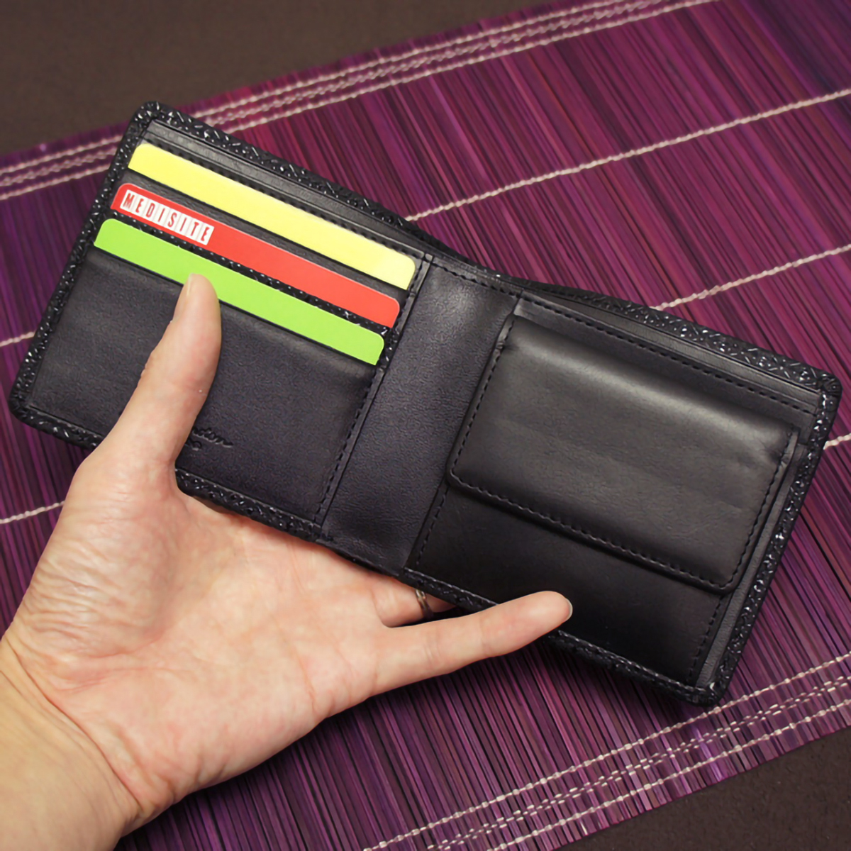 古都印伝ひょうたん柄二つ折り財布