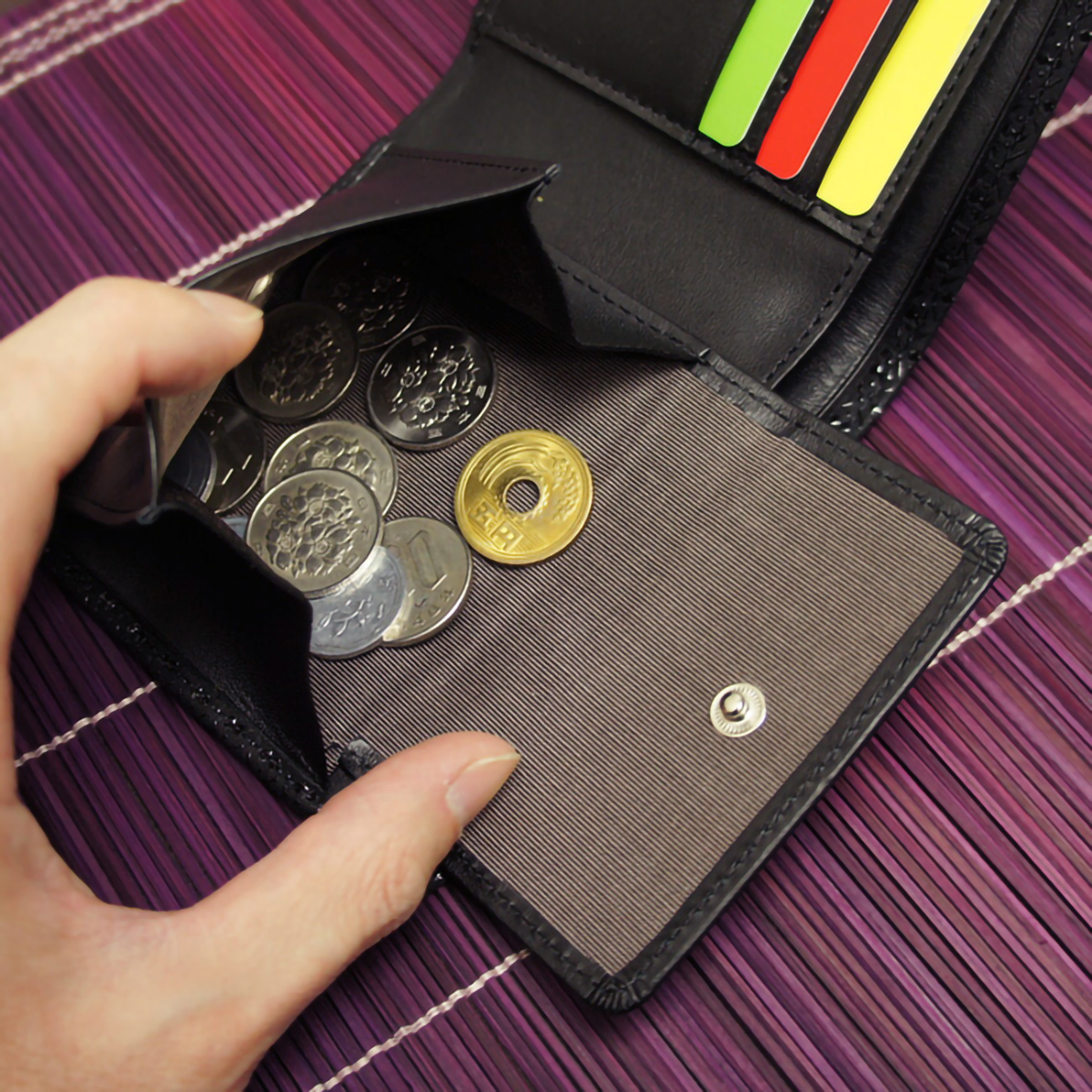 古都印伝ひょうたん柄二つ折り財布