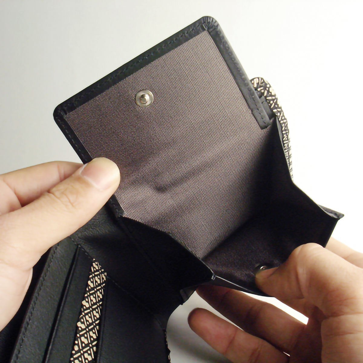 古都印伝ひょうたん柄二つ折り財布