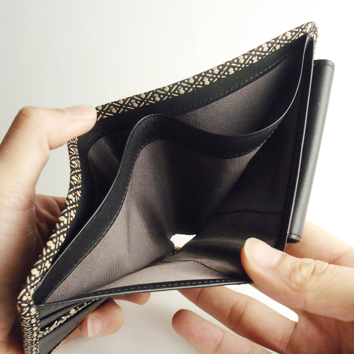 古都印伝ひょうたん柄二つ折り財布