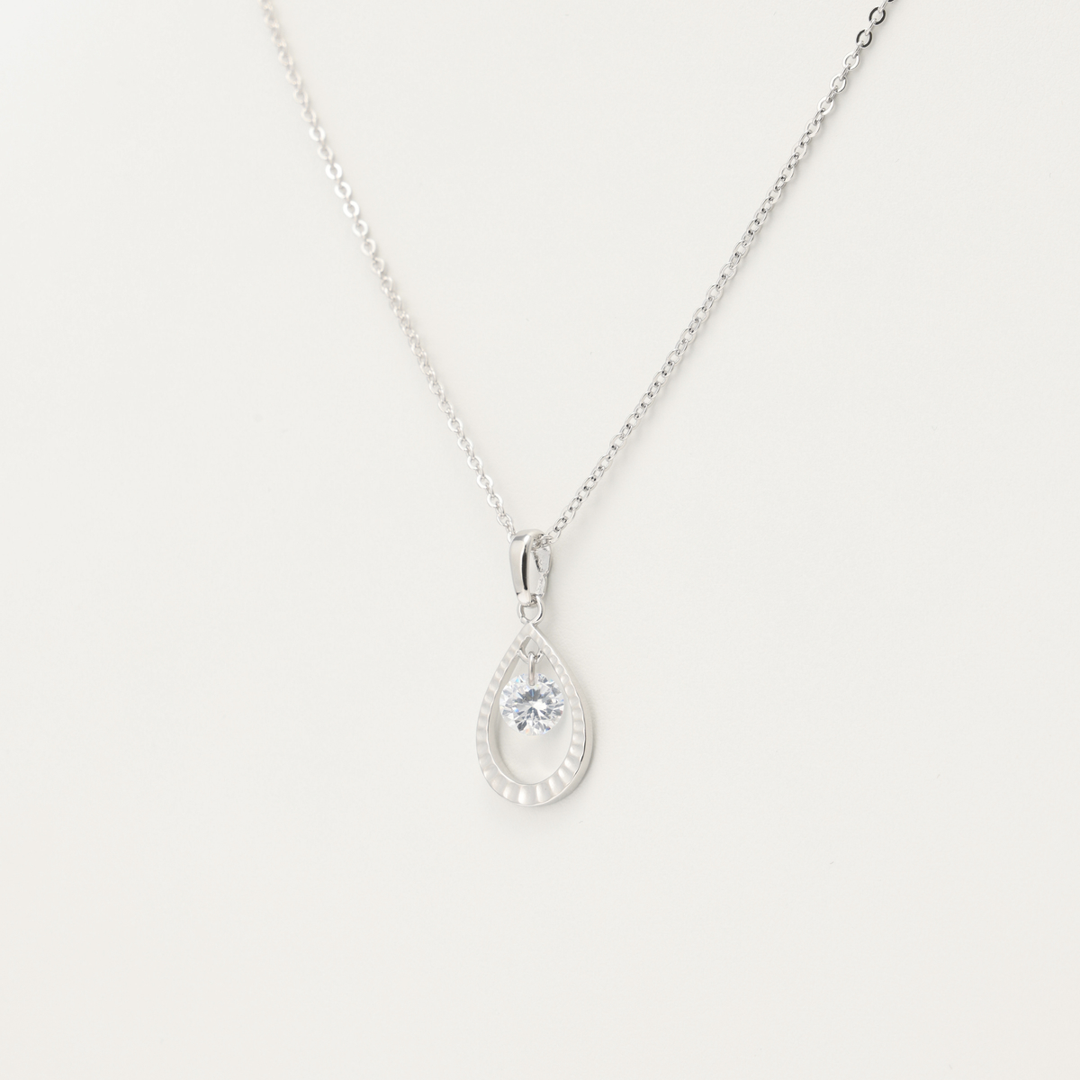 【煌き磁気ネックレス】揺れるドロップ型