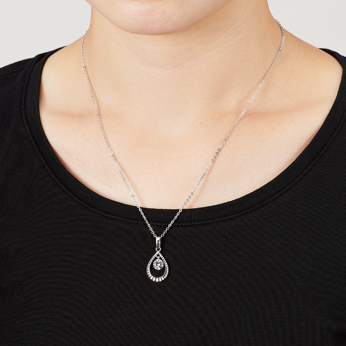 【煌き磁気ネックレス】揺れるドロップ型