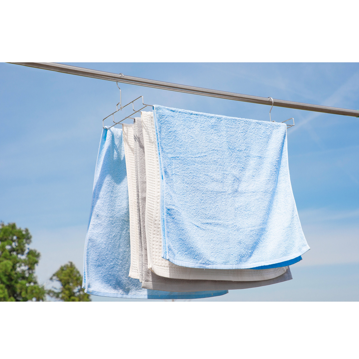 フックが折りたためるバスタオルハンガー