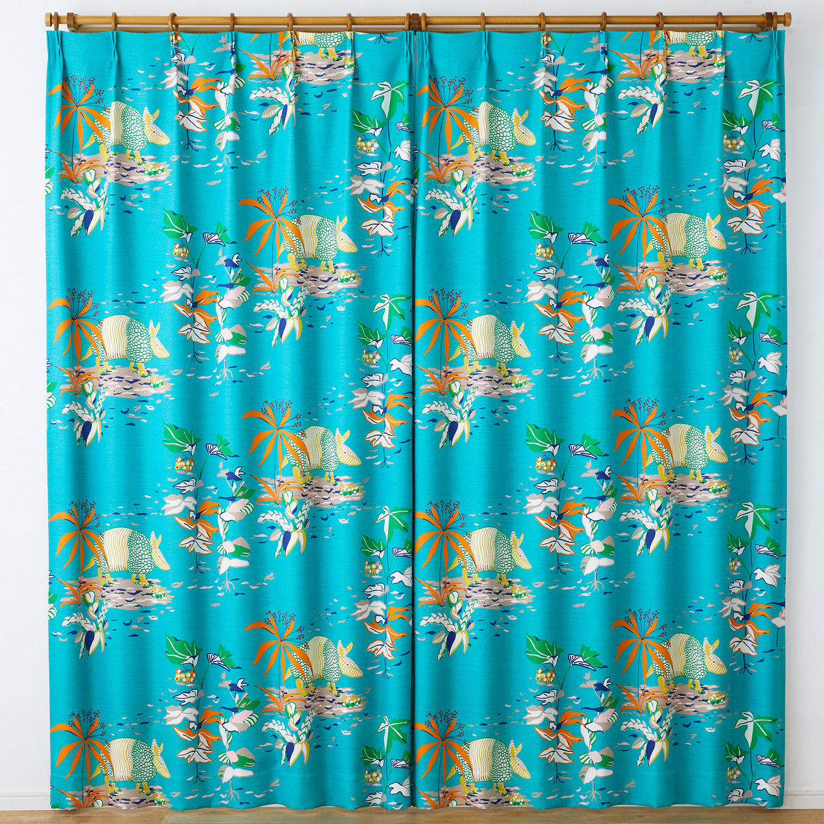 遮光カーテン/ドレープ　ARUKU　ARMADILLO 100×135cm (1枚入り)