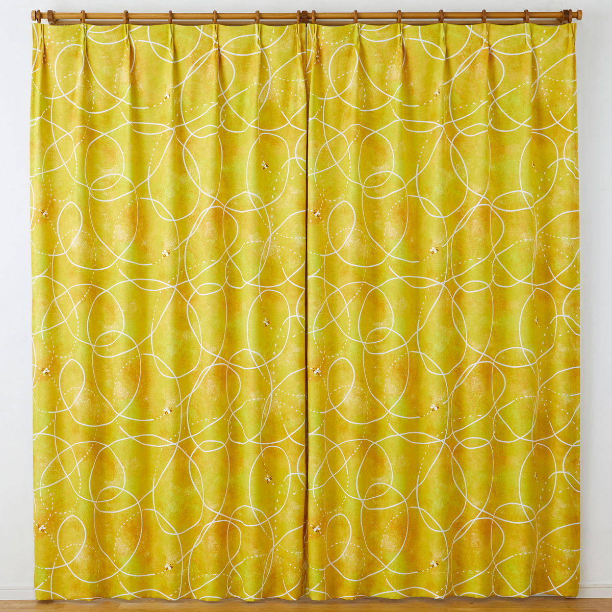 遮光カーテン/ドレープ　HUMMING BEE 100×135cm (1枚入り)