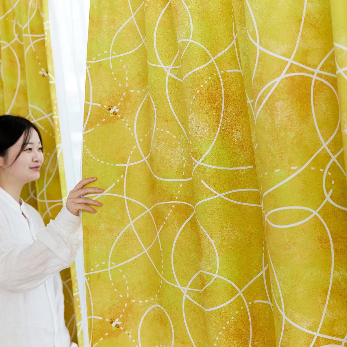 遮光カーテン/ドレープ　HUMMING BEE 100×135cm (1枚入り)