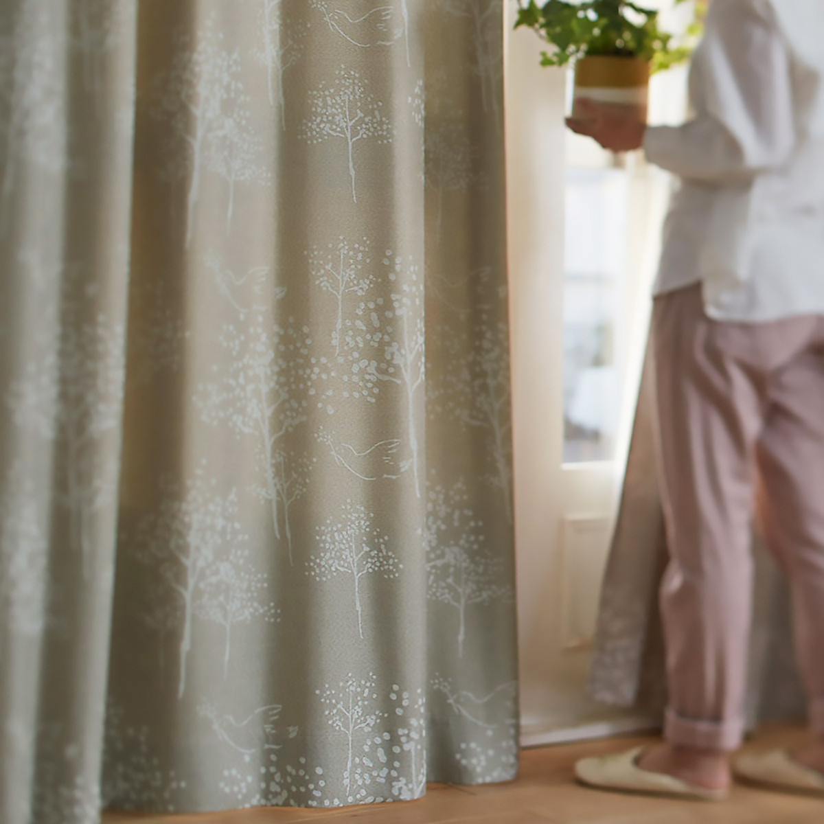 遮光カーテン/ドレープ　TORI NO SANPO 100×178cm (1枚入り)